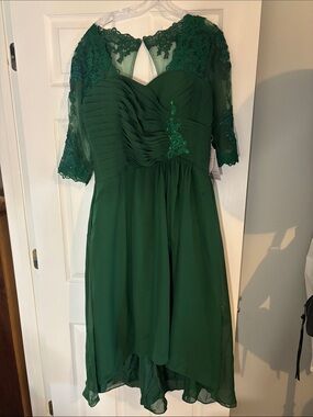 Emerald Lace-Accent Chiffon Midi Dress